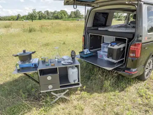 Make your everyday vehicle into a Campervan: The Reimo L-CM Campingbox for  VW T6 